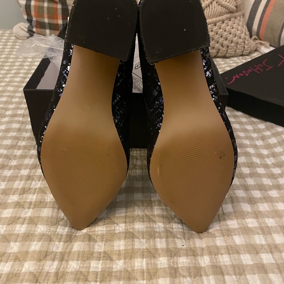 Betsey Johnson Stylish Black Ankle Boots - Picture 4 of 6